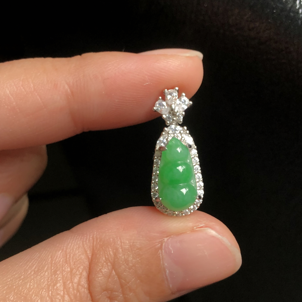 缅甸天然a货翡翠满绿阳色福豆吊坠