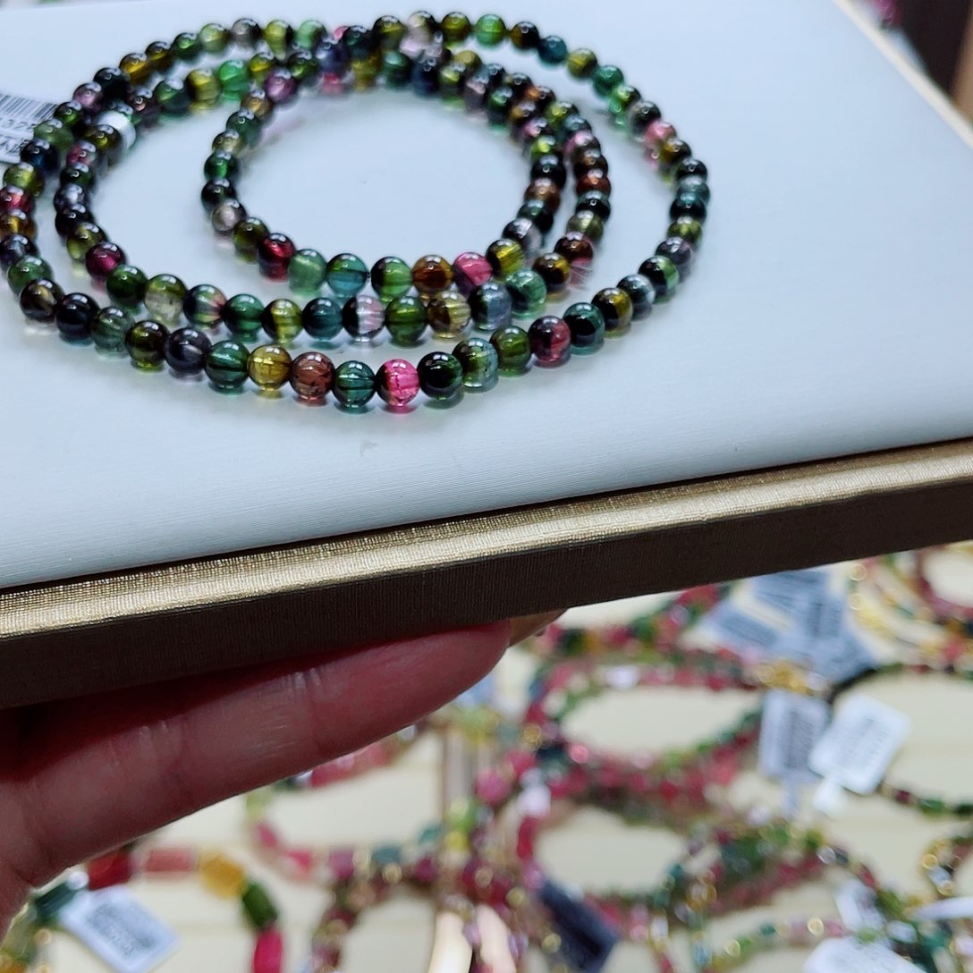 碧玺颈饰未镶嵌多样性发其一