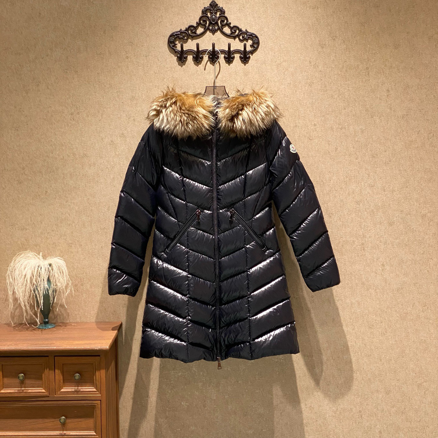 99新 MONCLER 23fw黑色亮面刺绣徽标logo连帽羽绒服/3码/40693