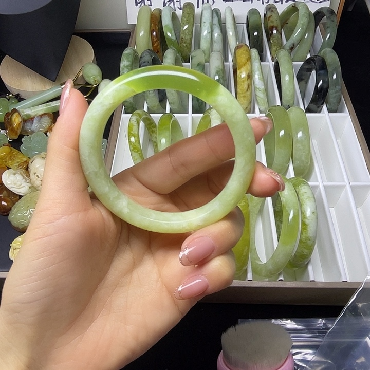 蛇纹石玉未镶嵌手镯