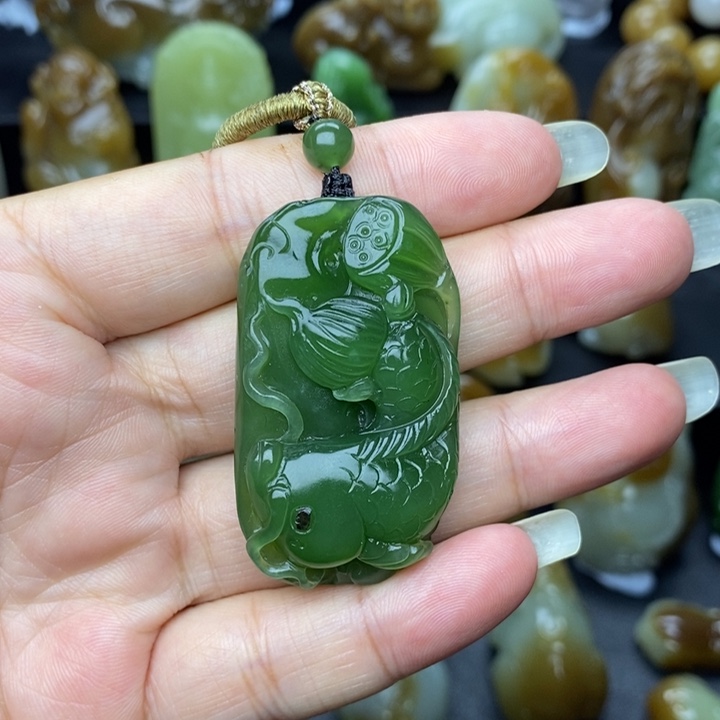 颈饰未镶嵌和田玉（碧玉）