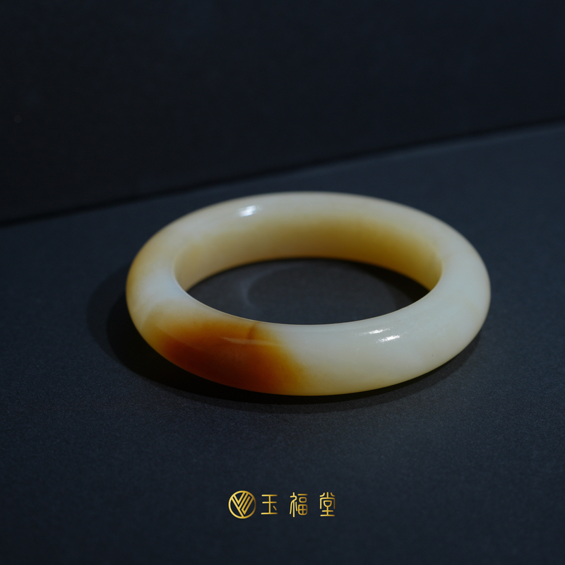 玉福堂 | 新疆和田玉且末糖白玉手镯55mm一口糖泥鳅背玉镯