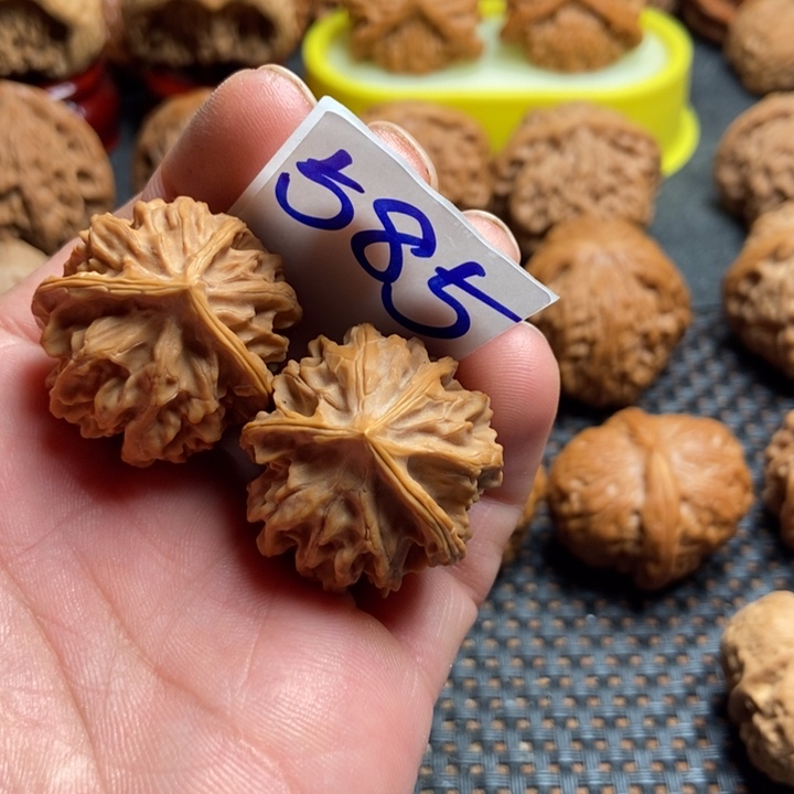 吊坠文玩核桃两棱半585