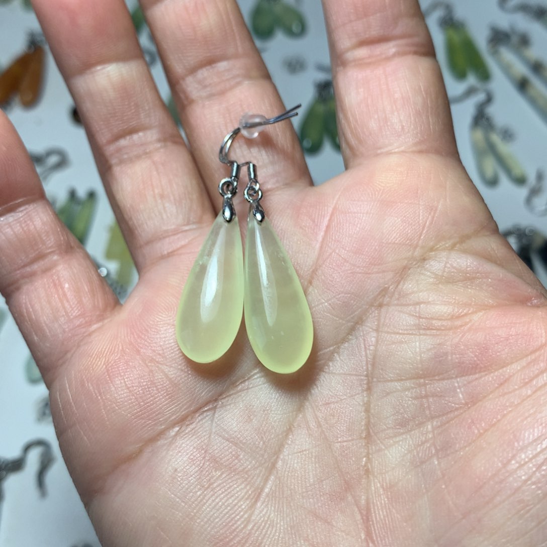 蛇纹石玉未镶嵌耳环