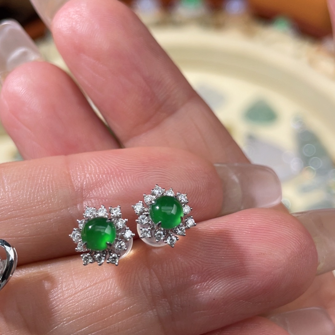 翡翠耳饰18K金镶嵌蛋面