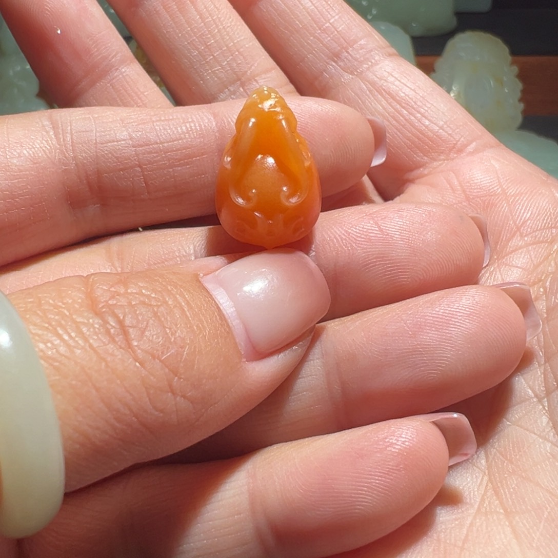 艺***安和田玉未镶嵌颈饰