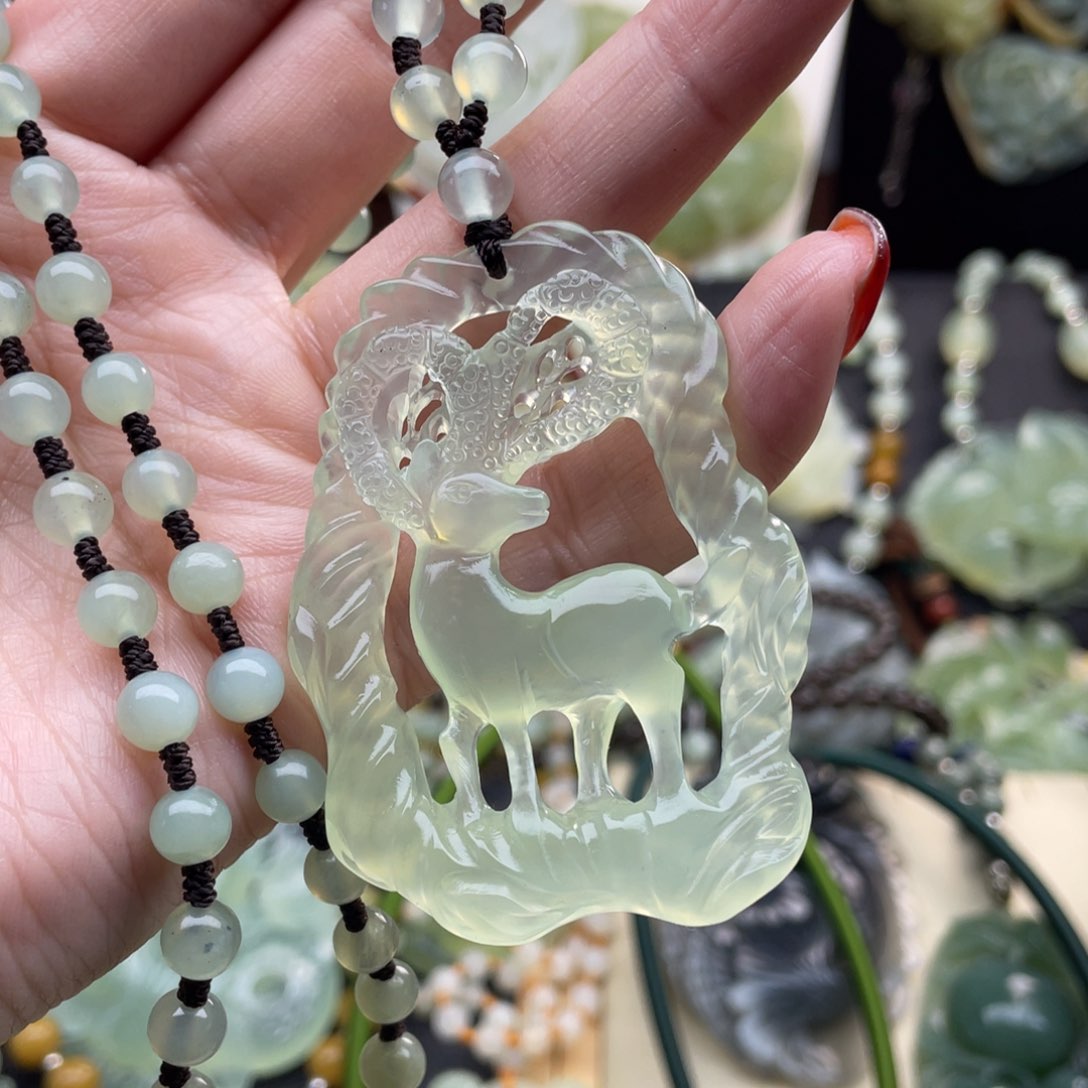 蛇纹石玉颈饰未镶嵌