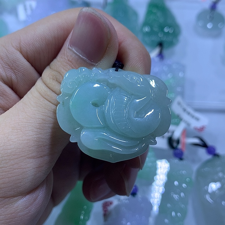 翡翠未镶嵌颈饰天然翡翠A货吊坠