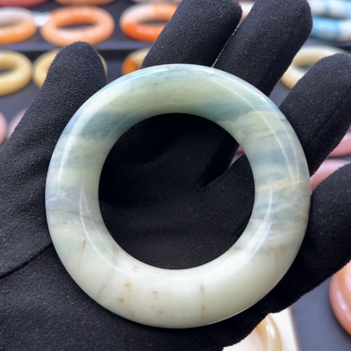 石英质玉手镯未镶嵌