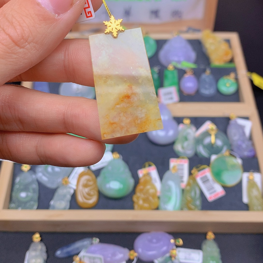 翡翠颈饰18K金镶嵌翡翠