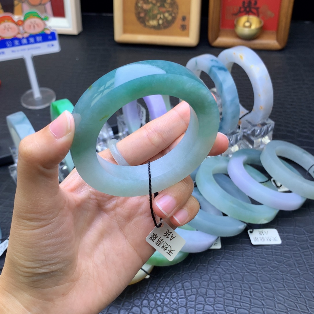 定制翡翠未镶嵌翡翠手镯