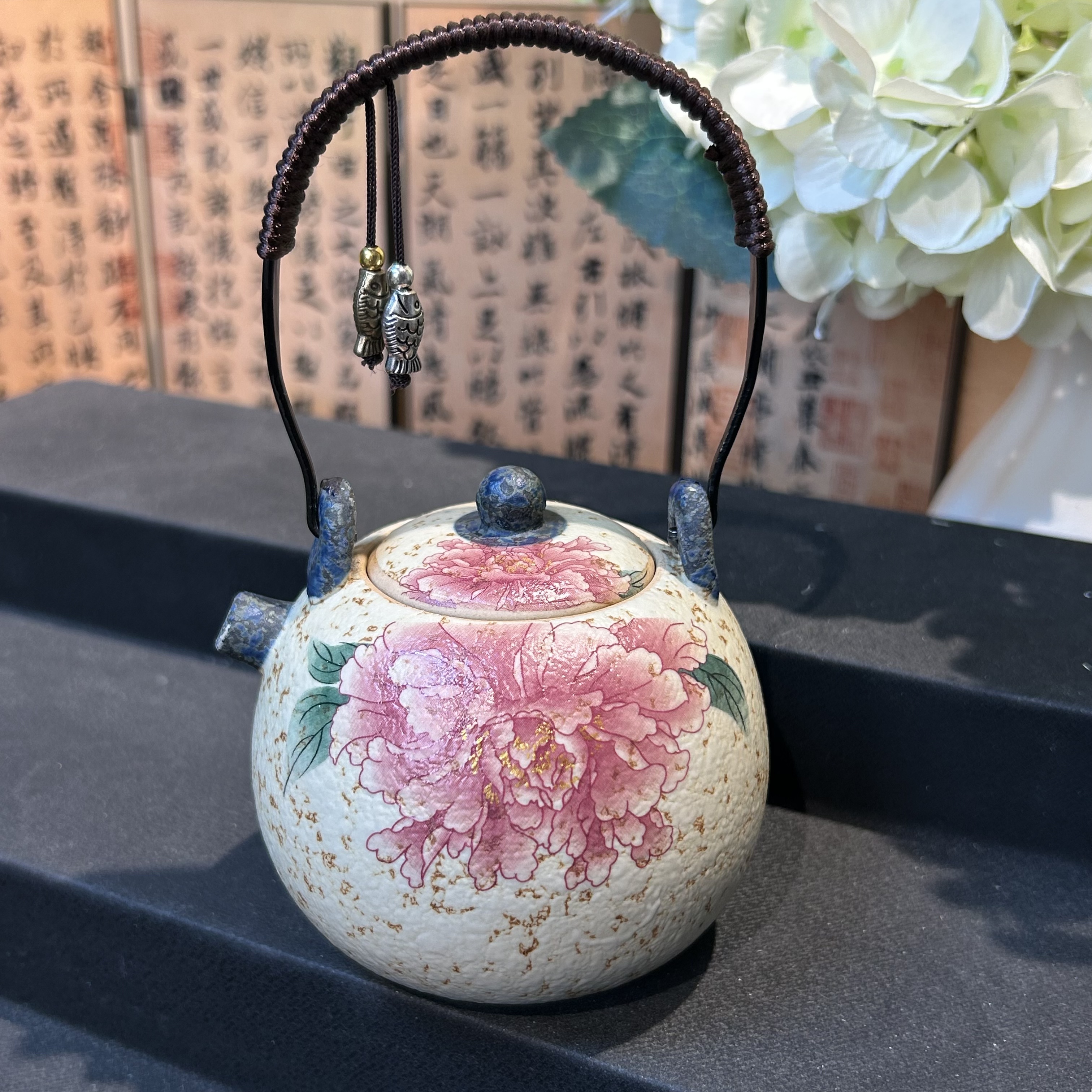 牡丹花火石红釉提梁壶