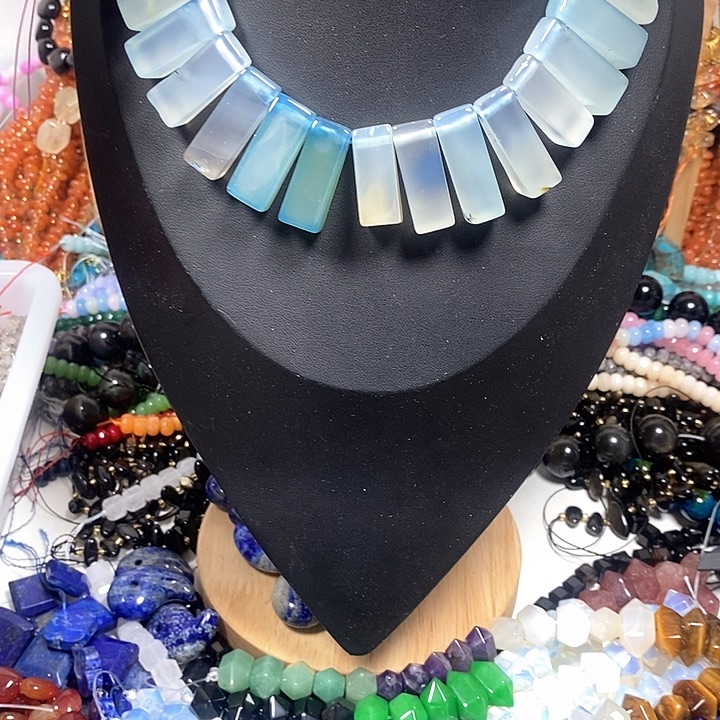 未镶嵌玛瑙/玉髓珠宝半成品玛瑙长牙一条