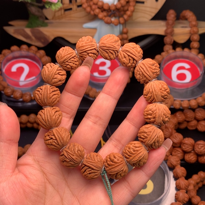 桃核吊坠1.8元宝刺龙手串