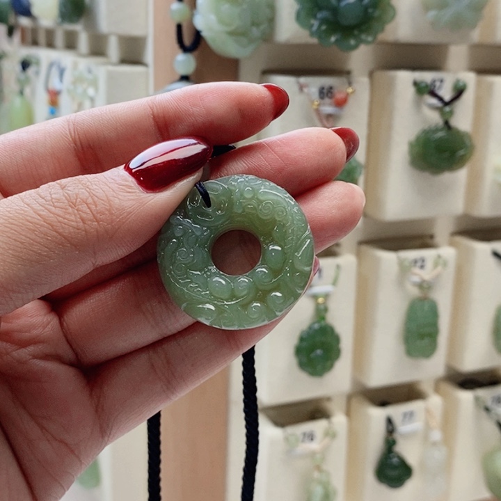 香***玛和田玉未镶嵌颈饰