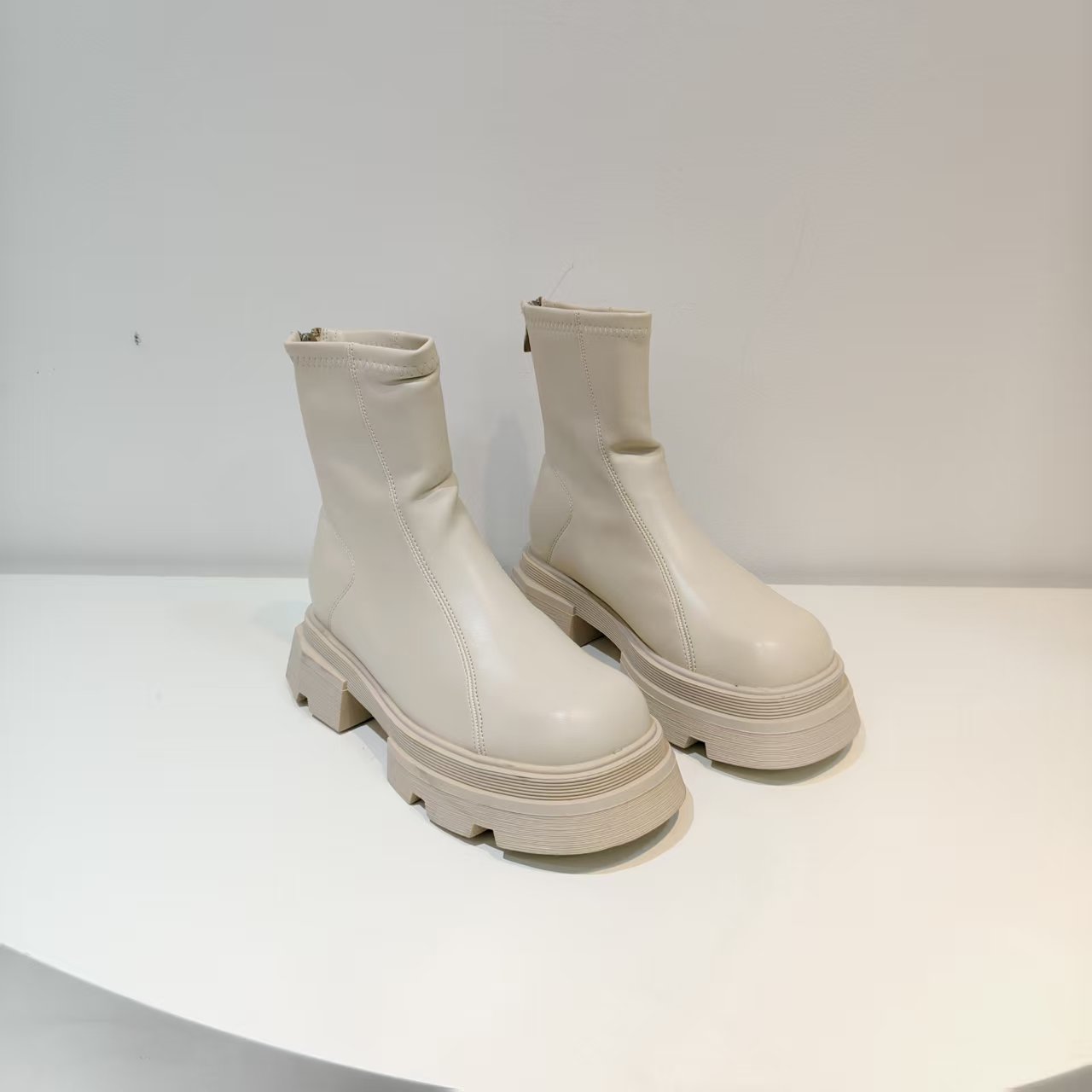 米白F9030短靴女鞋2025新款冬季时装短筒瘦瘦靴子