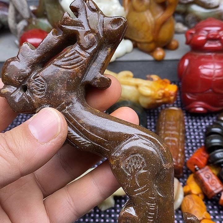 未镶嵌蛇纹石玉颈饰