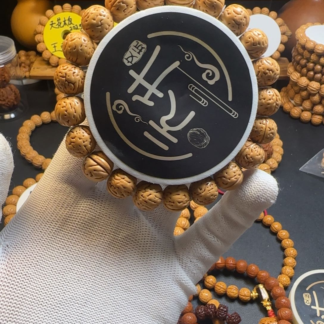 李***谦桃核手串桃核手串