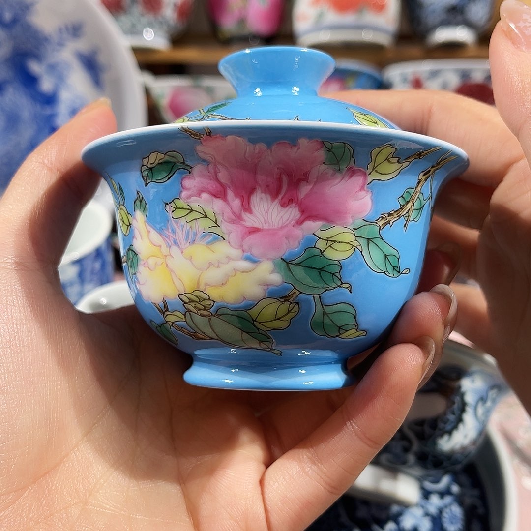 杯子陶蓝底花卉元宝盖碗