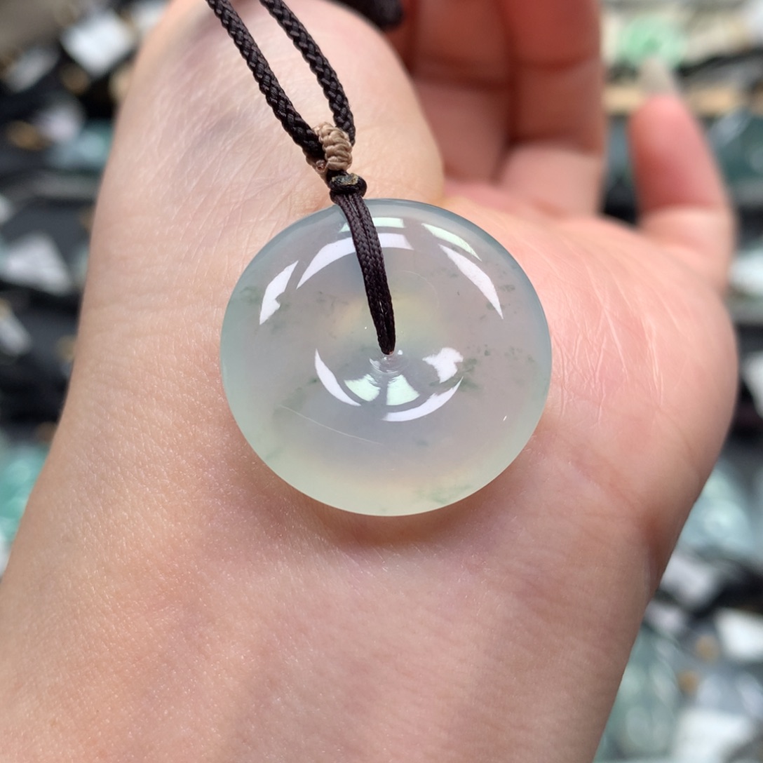 翡翠颈饰未镶嵌扣子