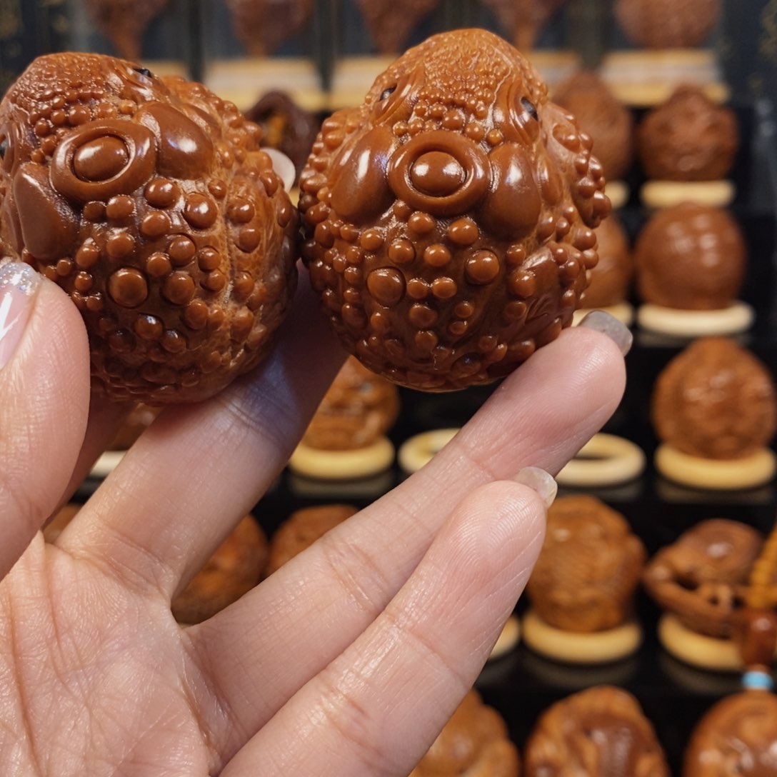 橄榄核吊坠鹦**舍金蟾一对077777