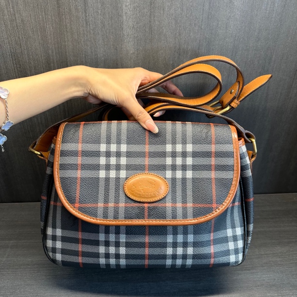 95新 BURBERRY/博柏利 兔兔奢J/巴宝莉斜挎包/03078