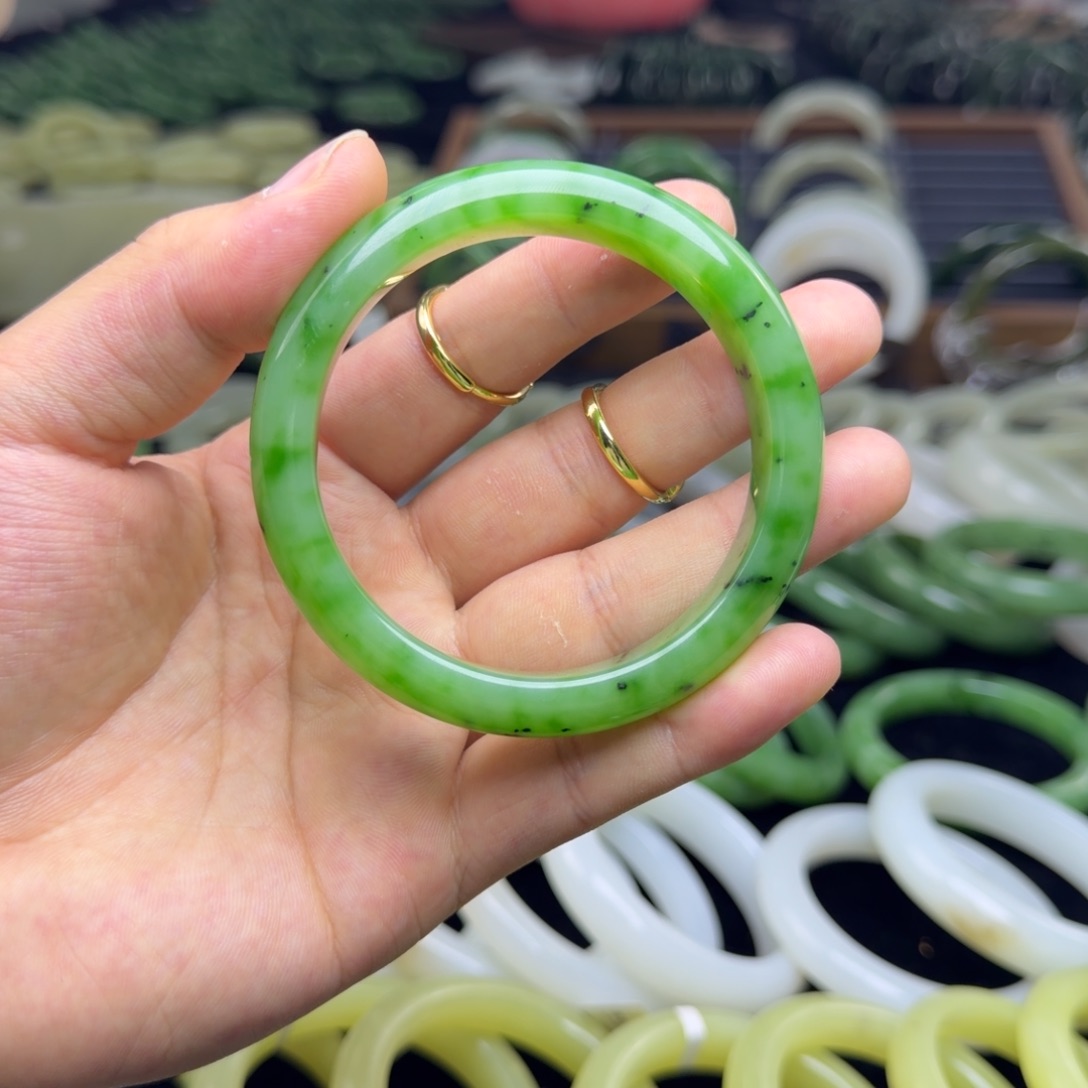 “***”和田玉未镶嵌车挂