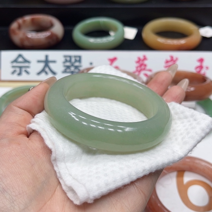 未镶嵌手镯石英质玉美*