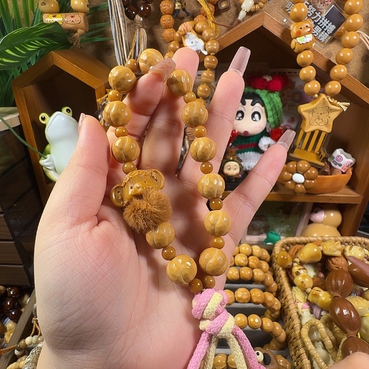 猴头核桃吊坠水晶扭扭面包手持