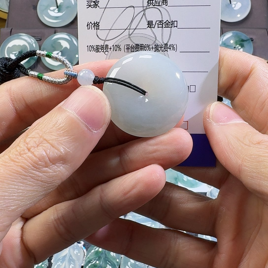 翡翠颈饰未镶嵌扣子