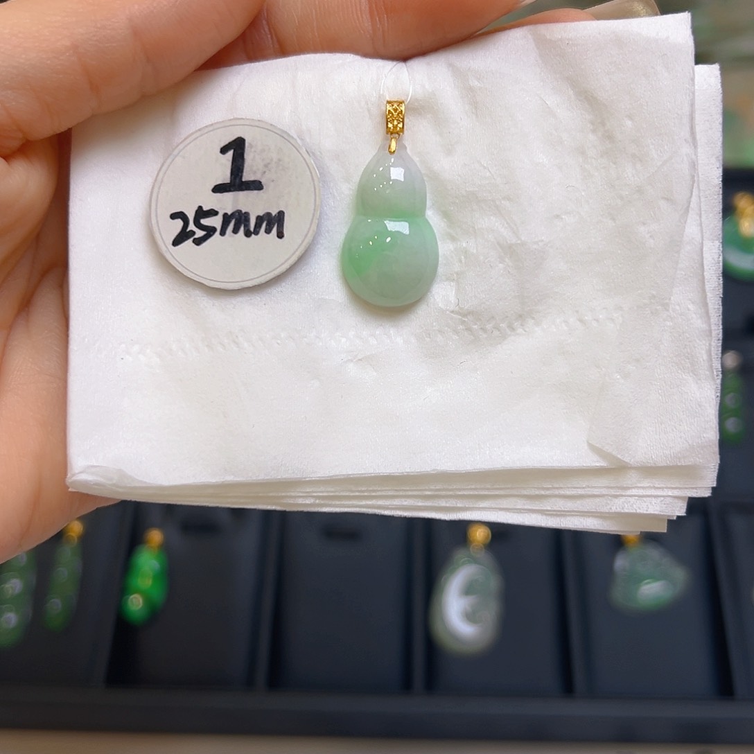 翡翠颈饰18K金镶嵌翡翠