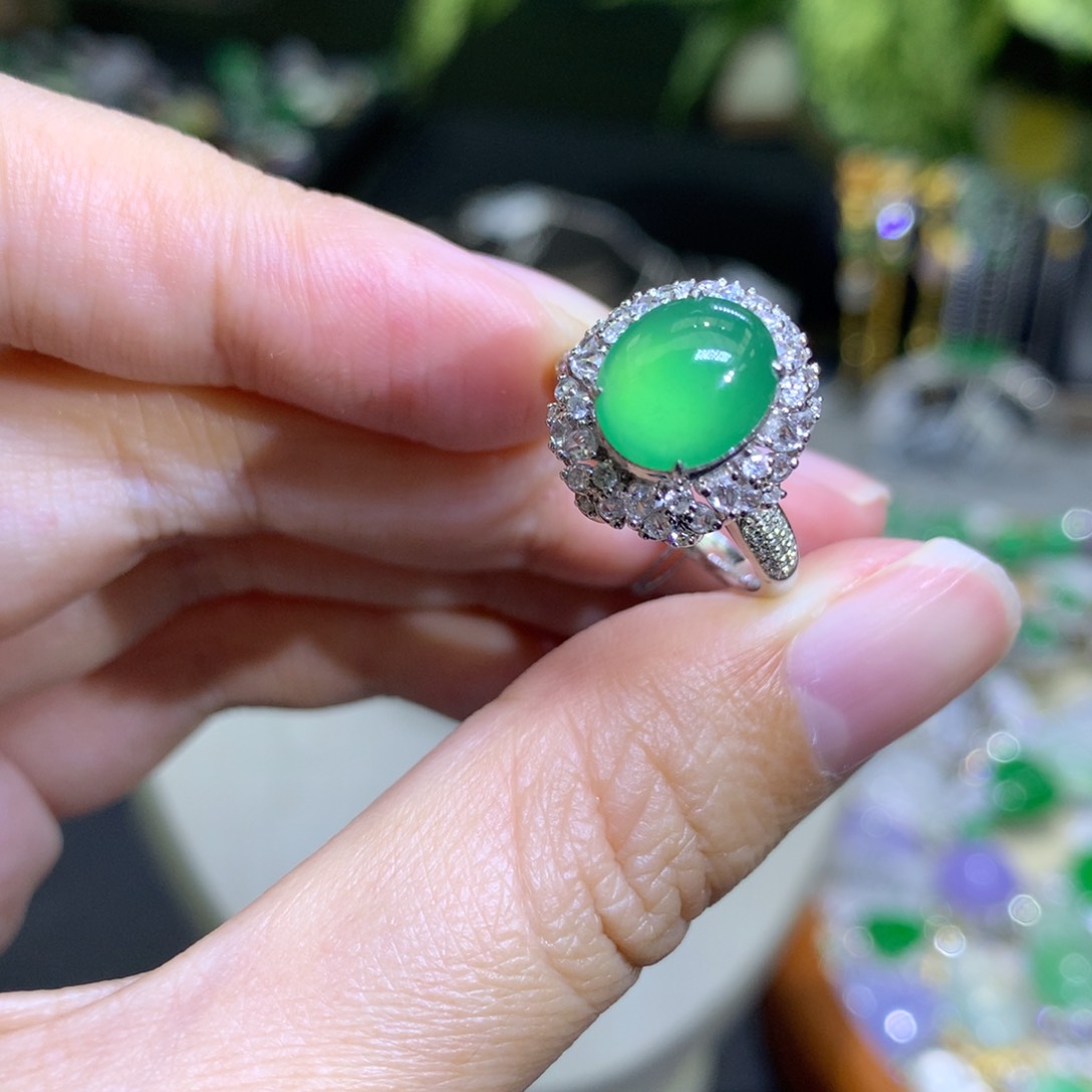 颈饰18K金镶嵌翡翠