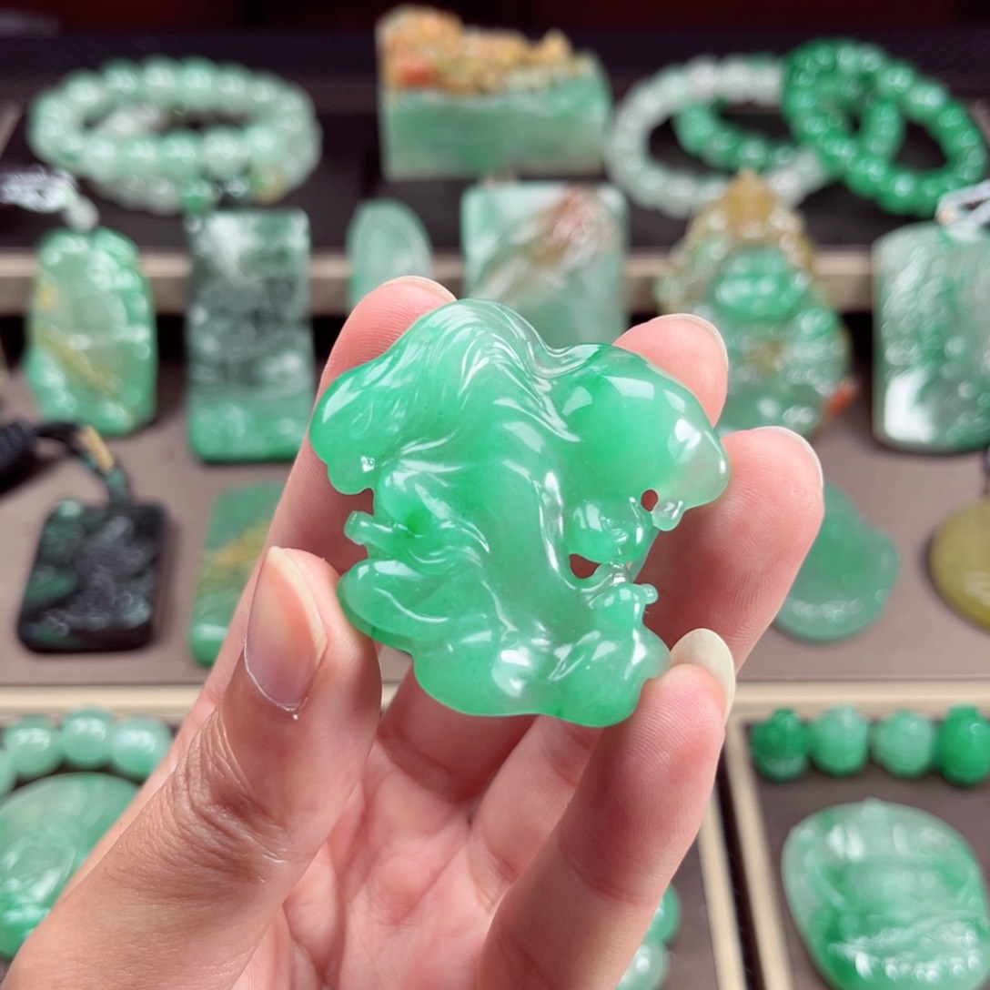 颈饰未镶嵌石英质玉