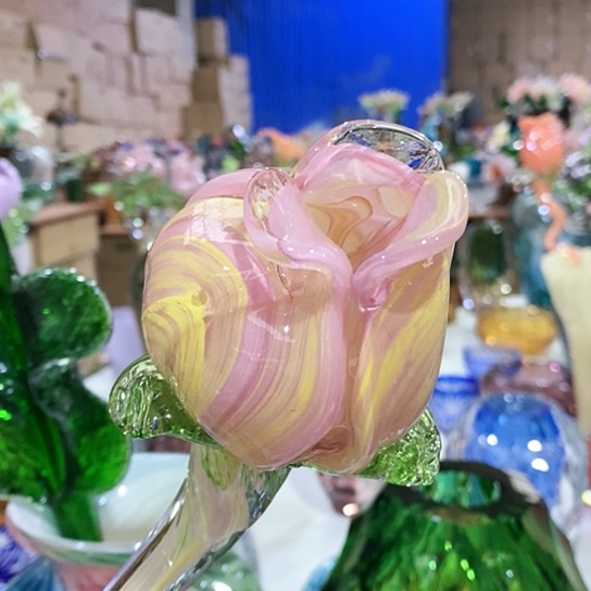 琉璃花瓶高40宽9厘米