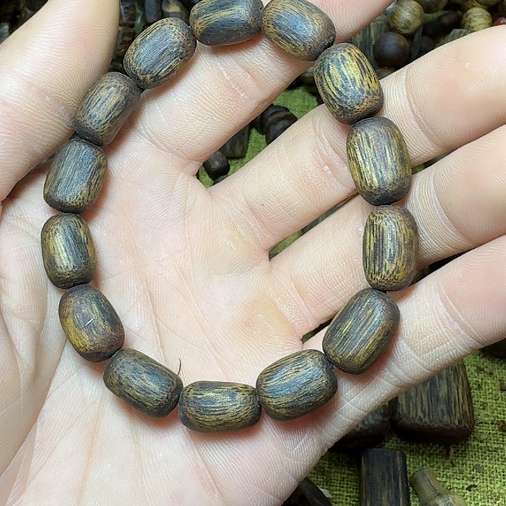 沉香碎屑沉香食****）白棋老料发一