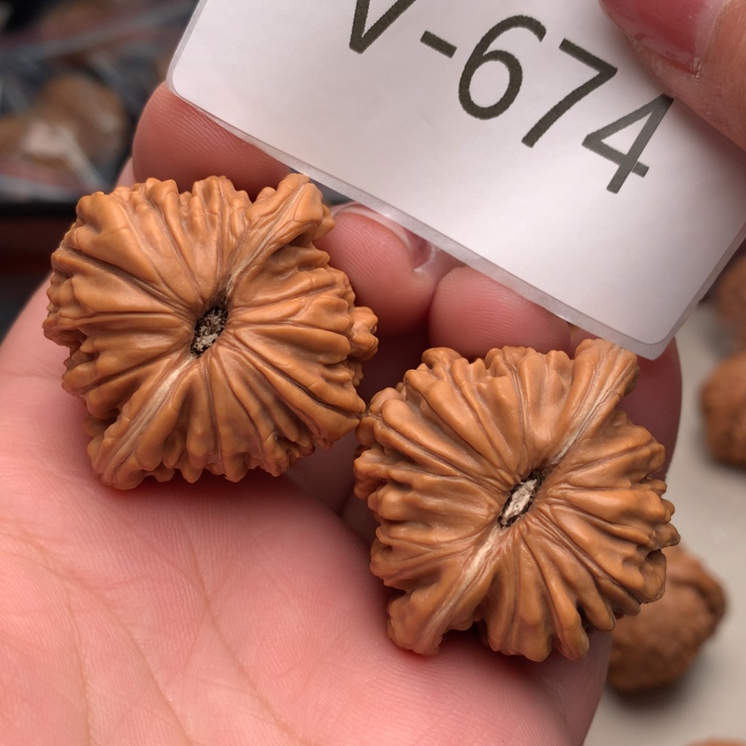 文玩核桃把件39楼………..