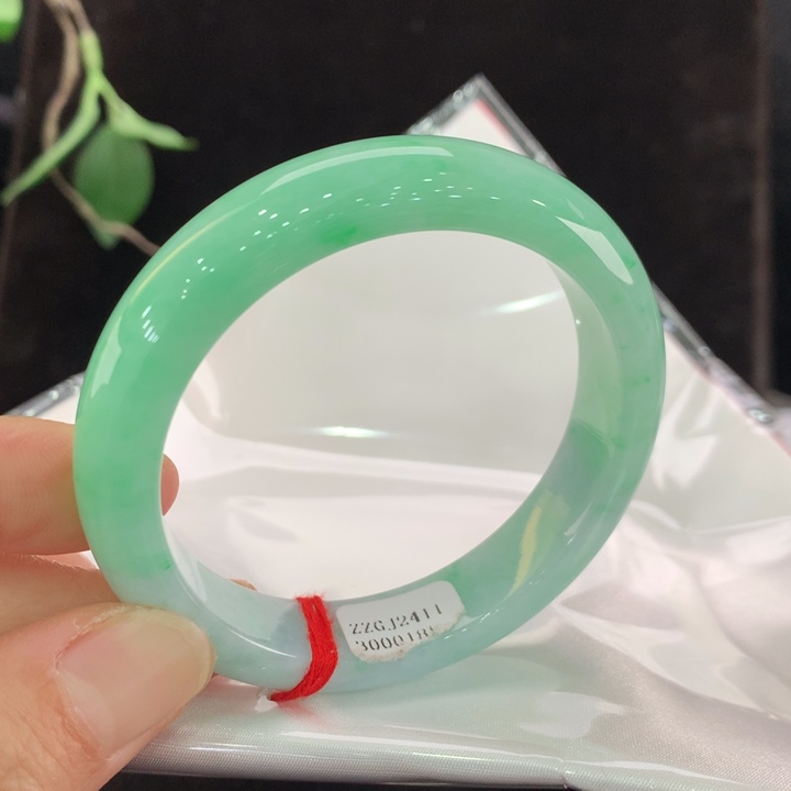 翡翠手镯未镶嵌111/0185