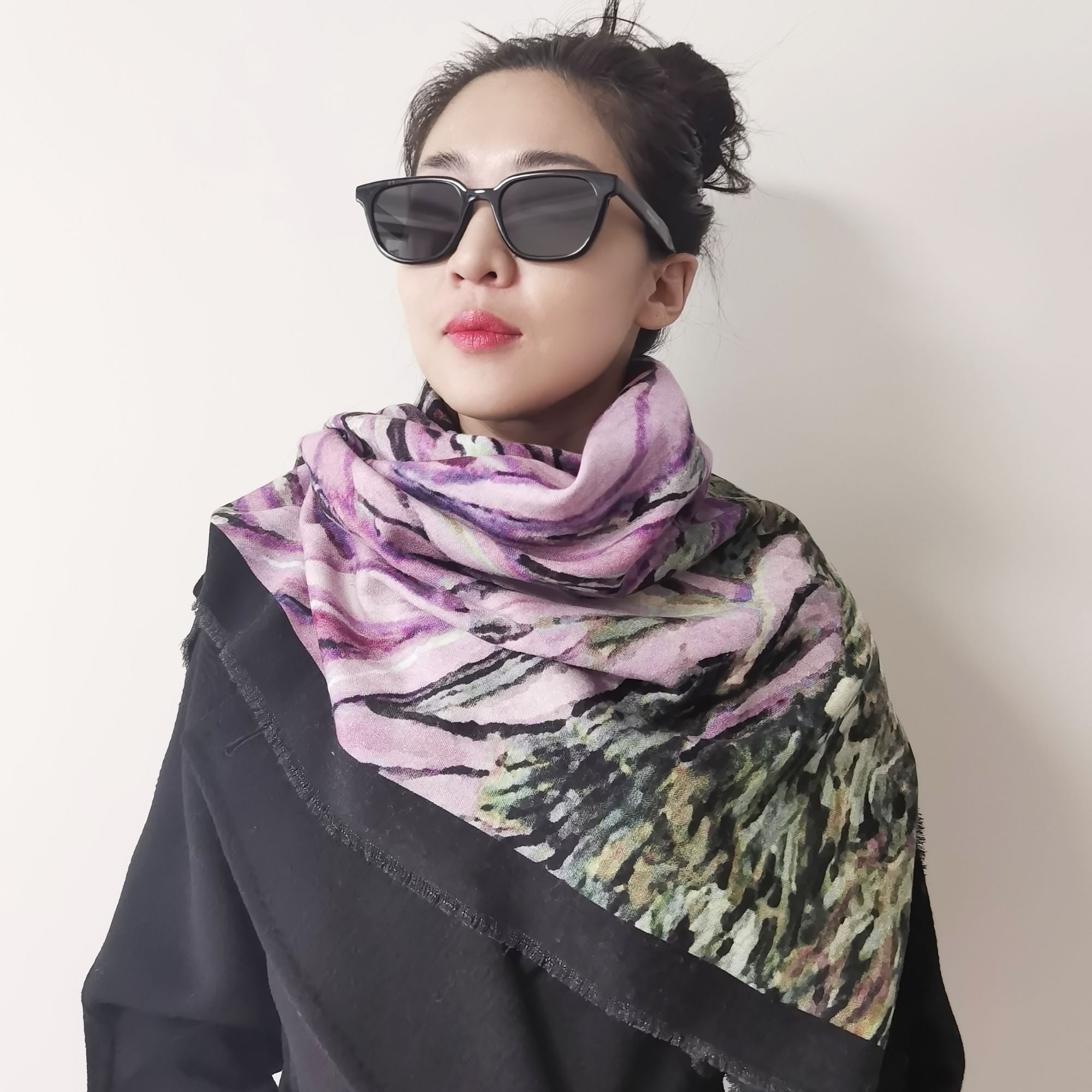 紫色印花羊毛大围巾保暖亲肤花色艳丽