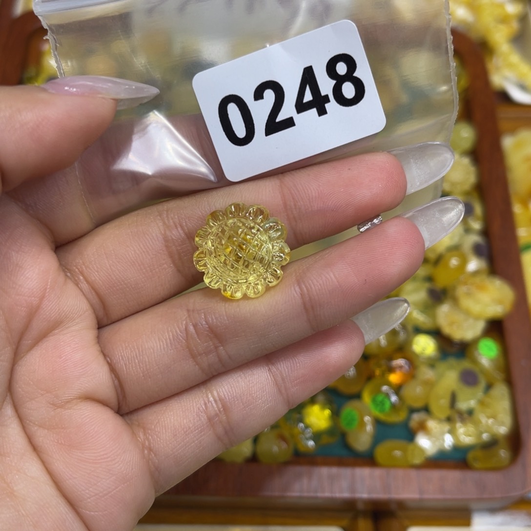 琥珀珠宝奇石未镶嵌