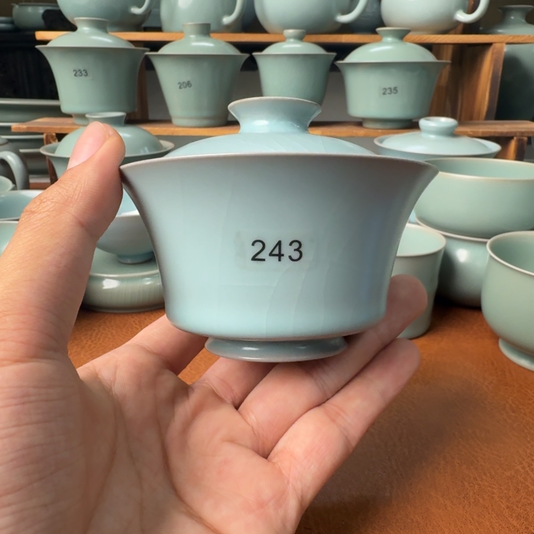 陶摆件微瑕仿古淡天青两才马蹄盖碗120xcc