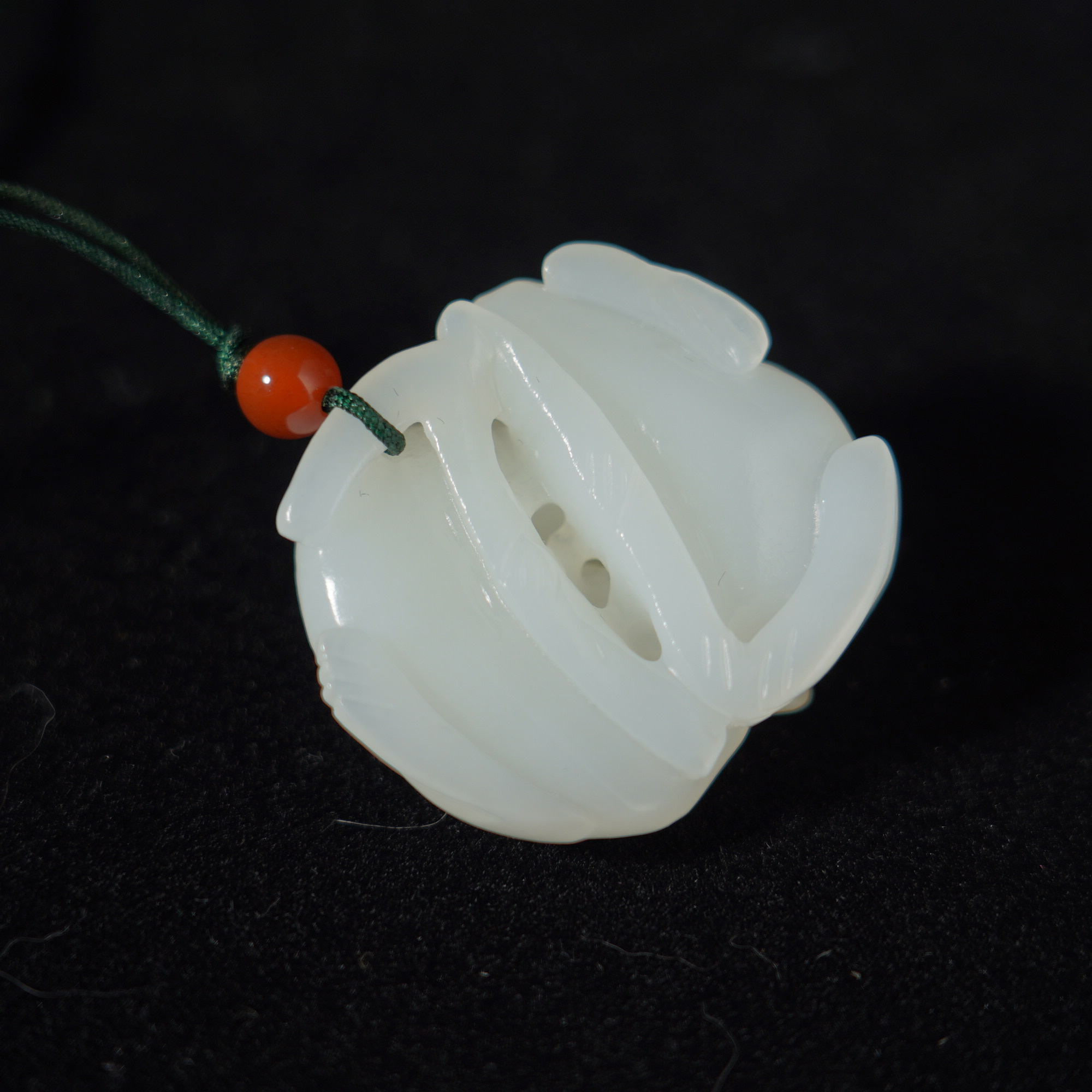 36F112   清   和田玉双欢衔灵芝挂件