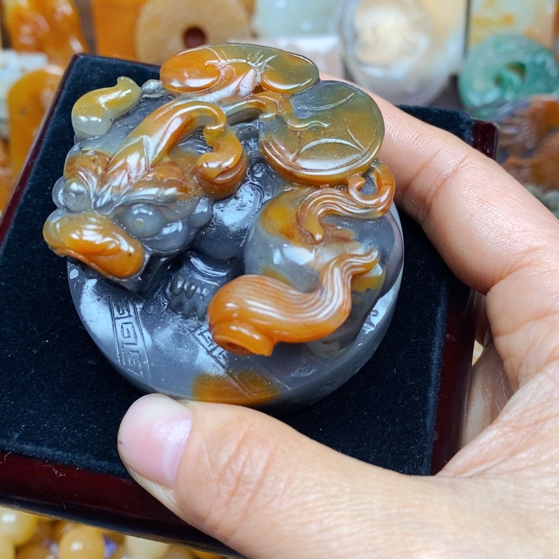 石英质玉（黄龙玉）颈饰未镶嵌