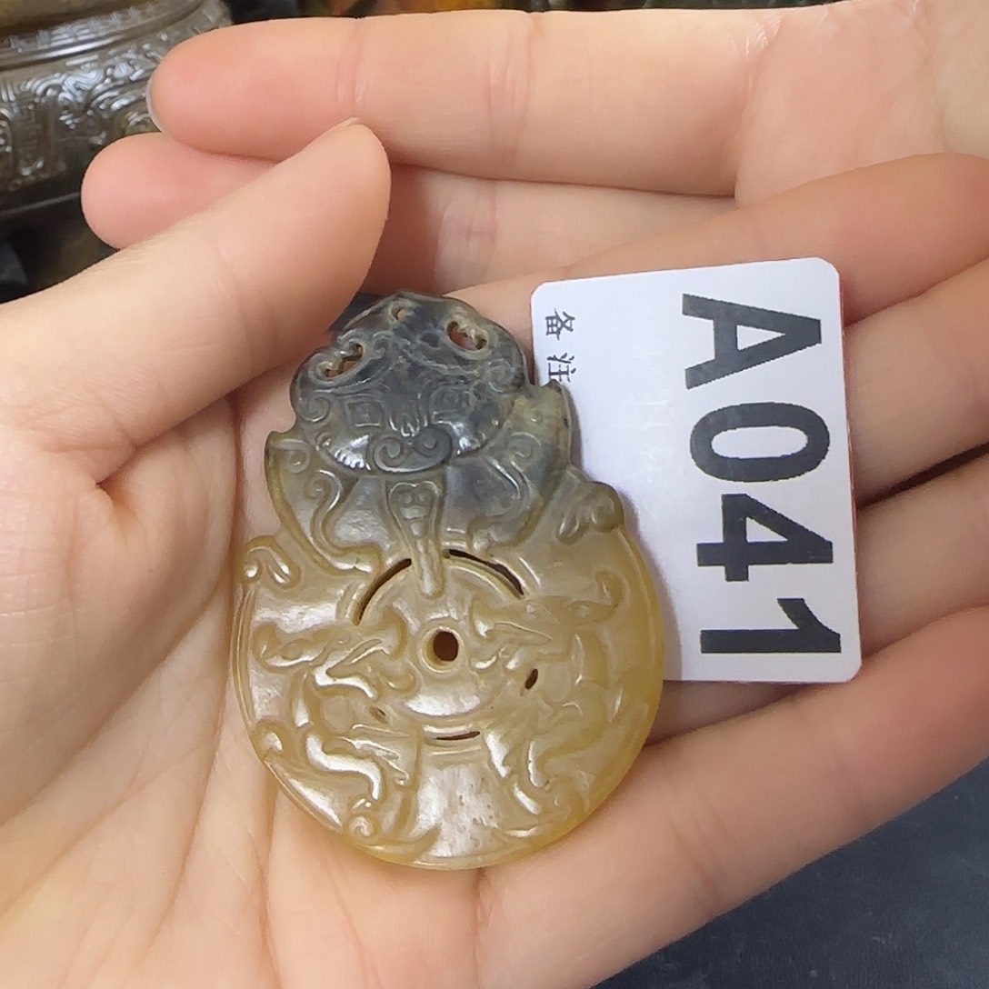 透闪石质玉未镶嵌挂件