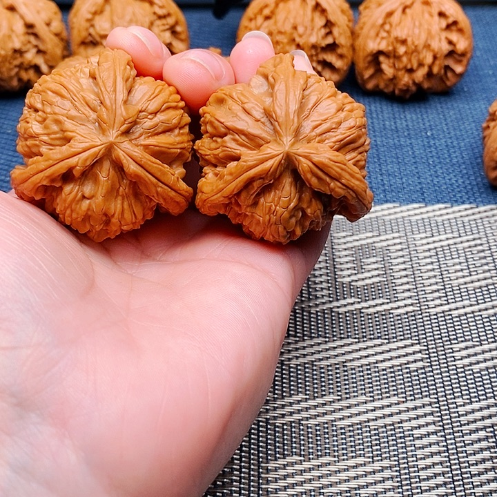 任***禅文玩核桃吊坠三棱