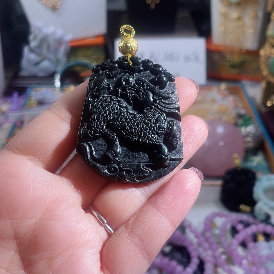 翡翠颈饰未镶嵌乌鸡麒麟