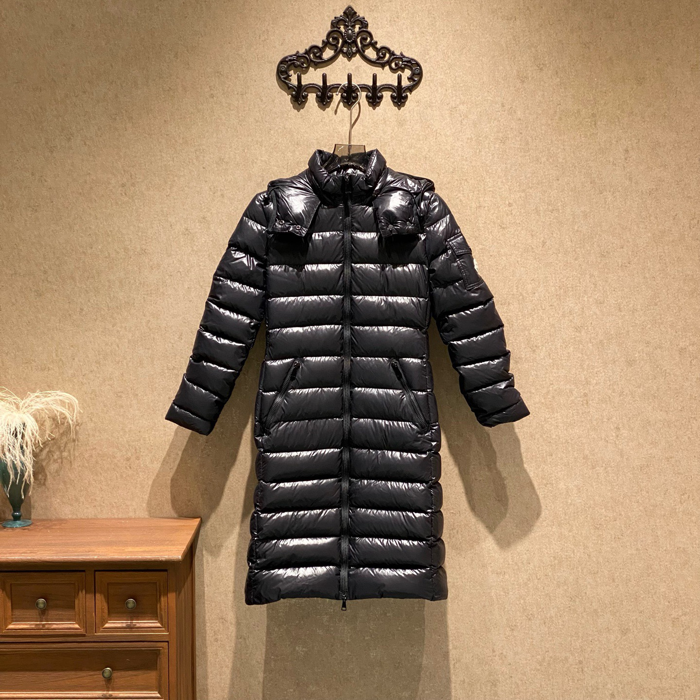 99新 MONCLER 黑色亮面刺绣徽标logo长款羽绒服/2码/40444