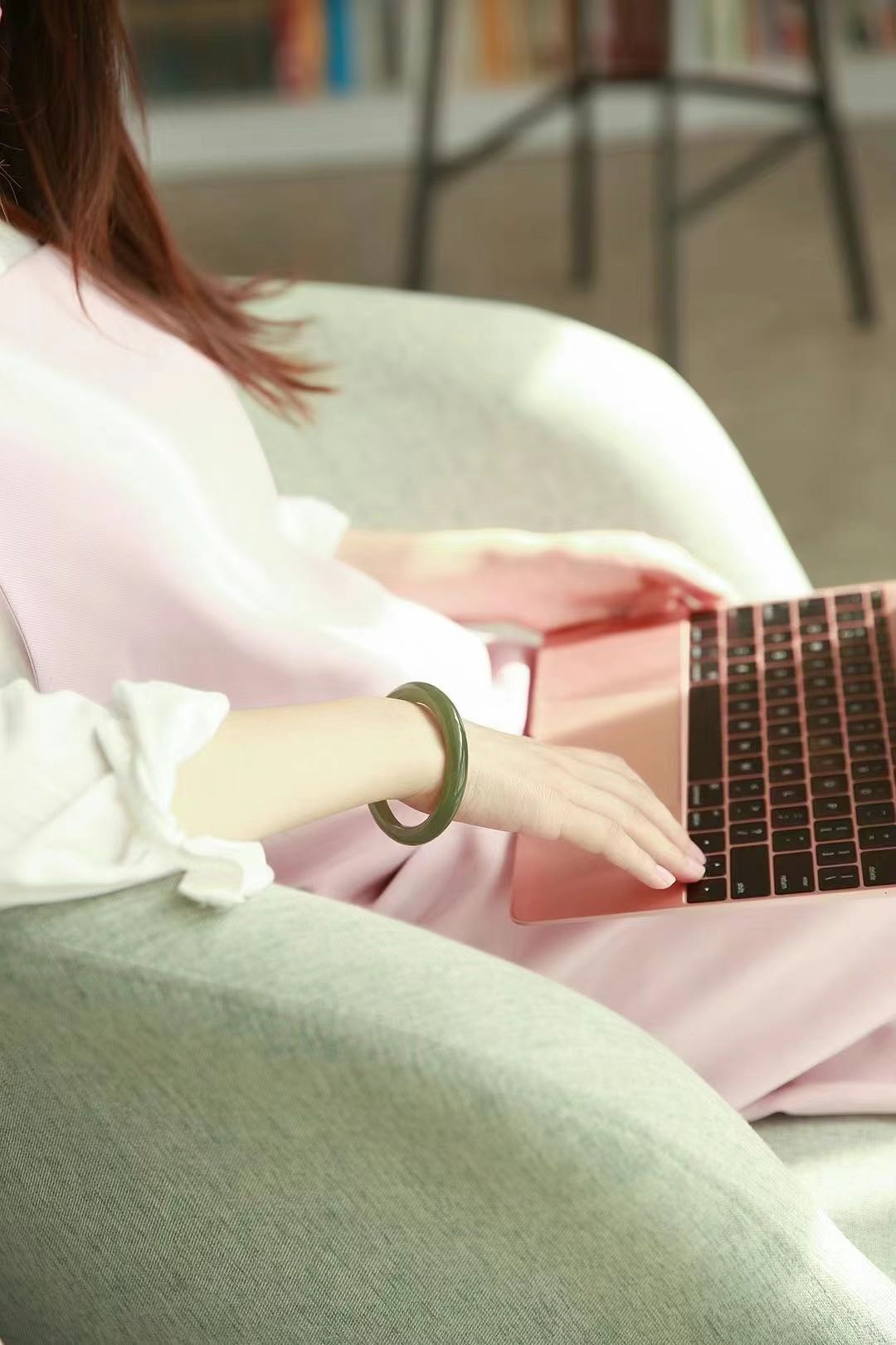 58.6mm和田玉天水碧胖圆条手镯 