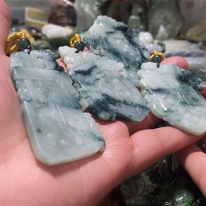 翡翠吊坠(不含链)未镶嵌小**学