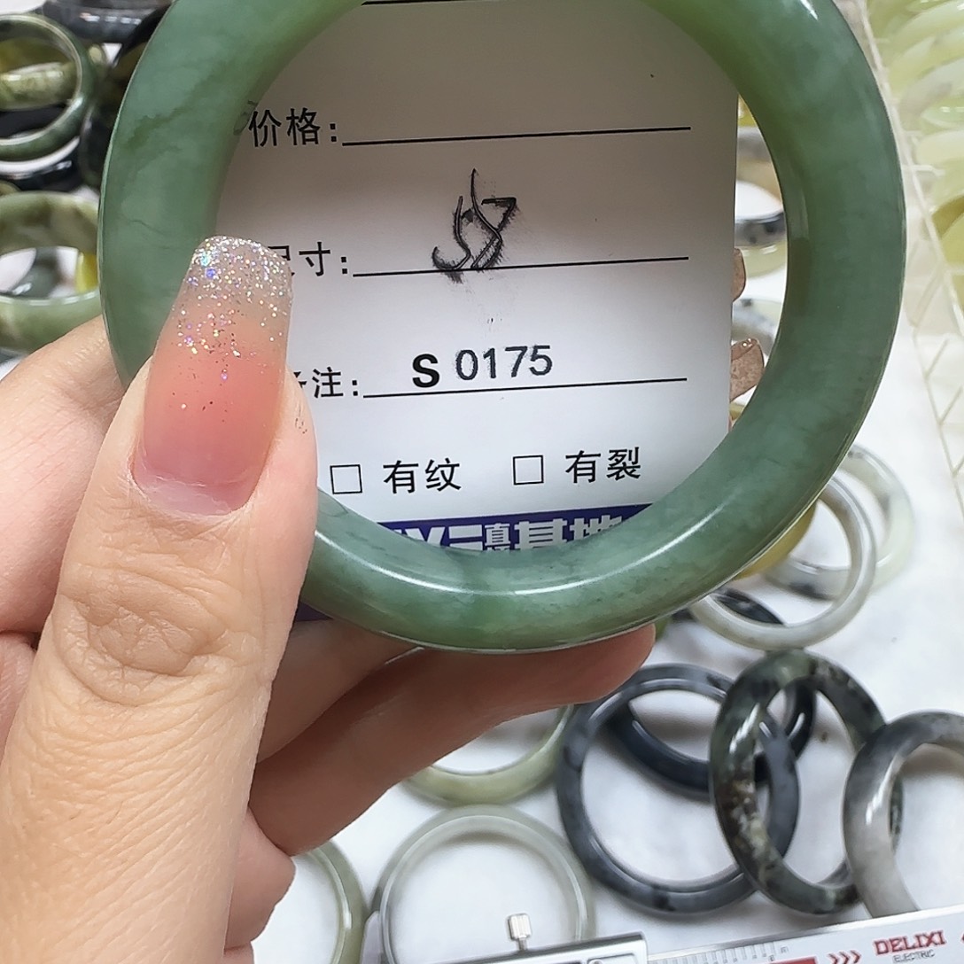 蛇纹石玉手镯未镶嵌S0175