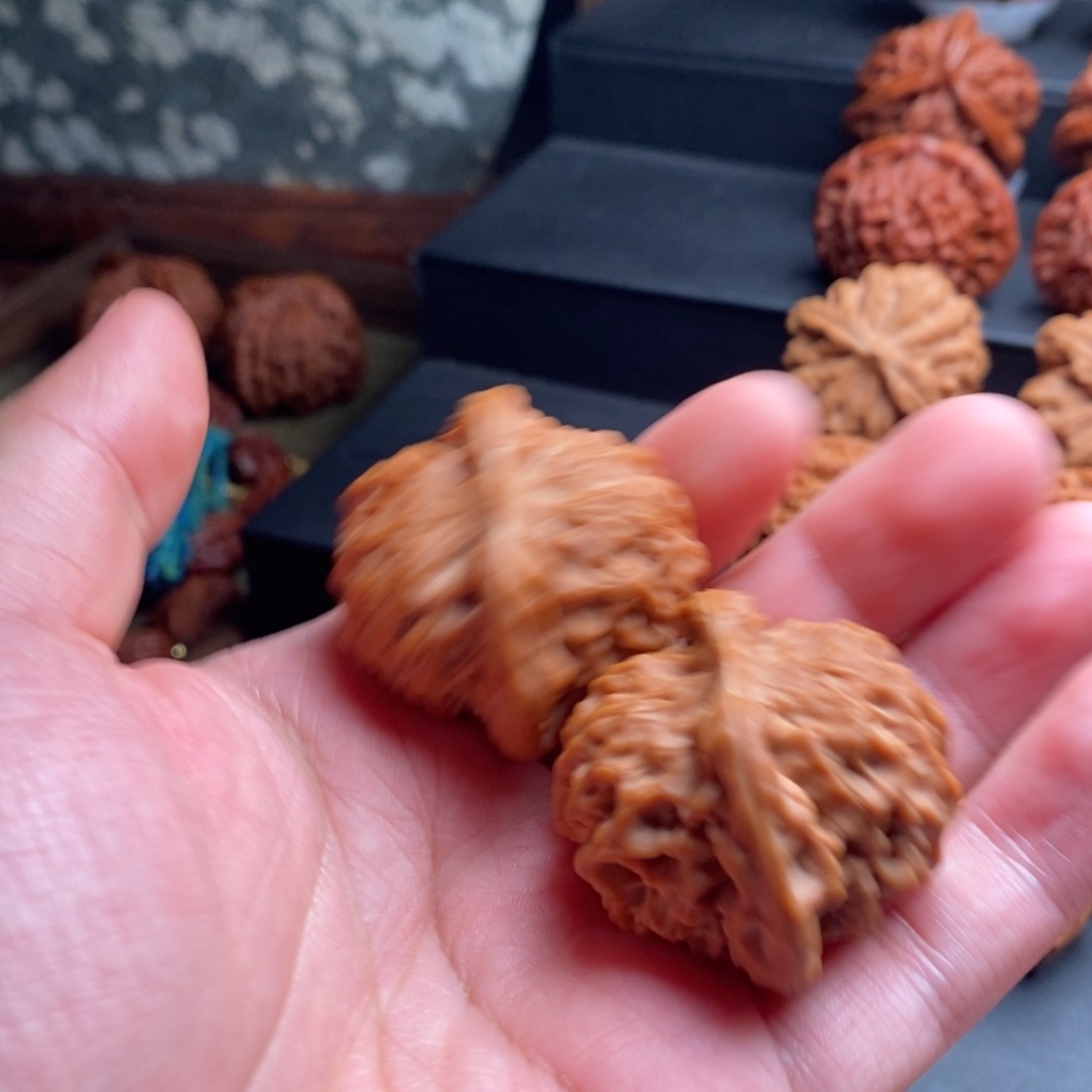 一***年文玩核桃吊坠核为贵